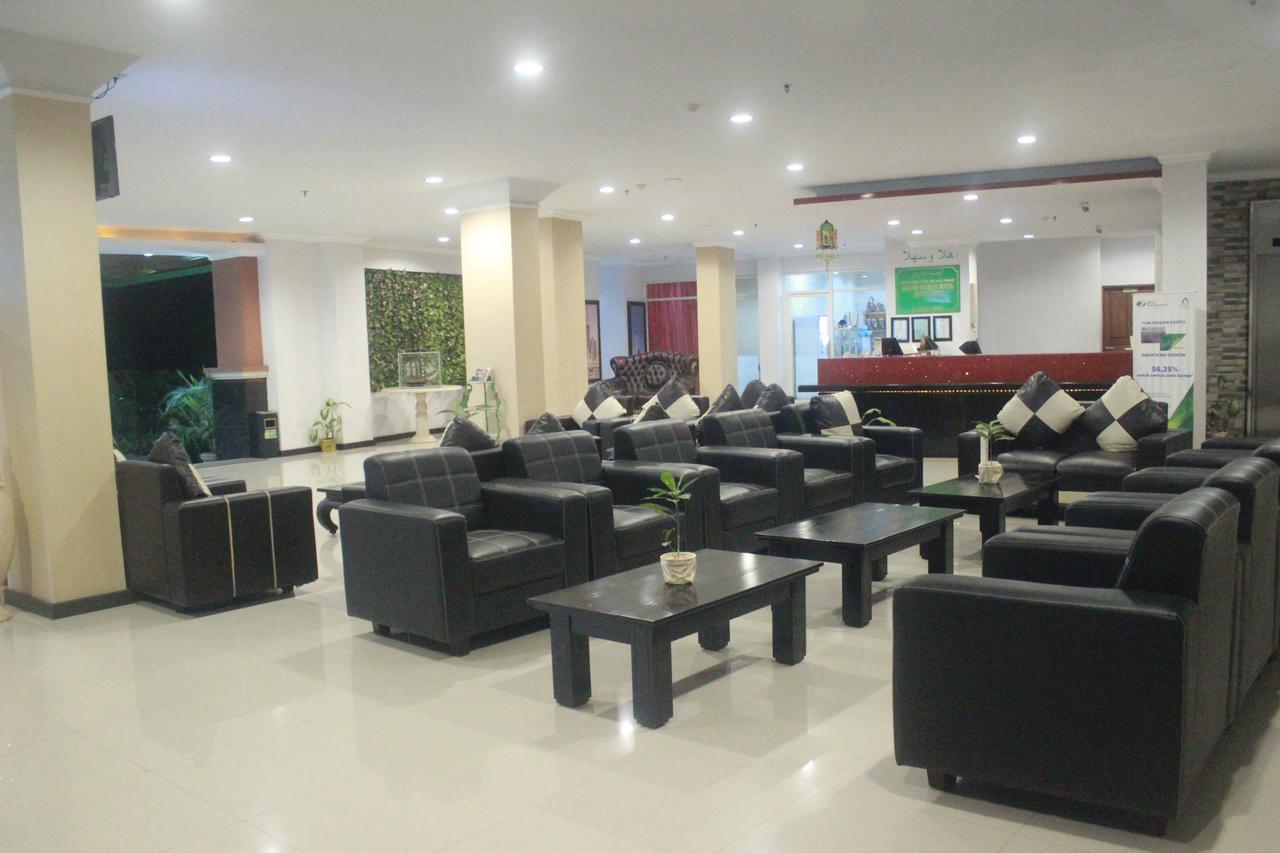 Grand Madani Hotel Матарам Экстерьер фото