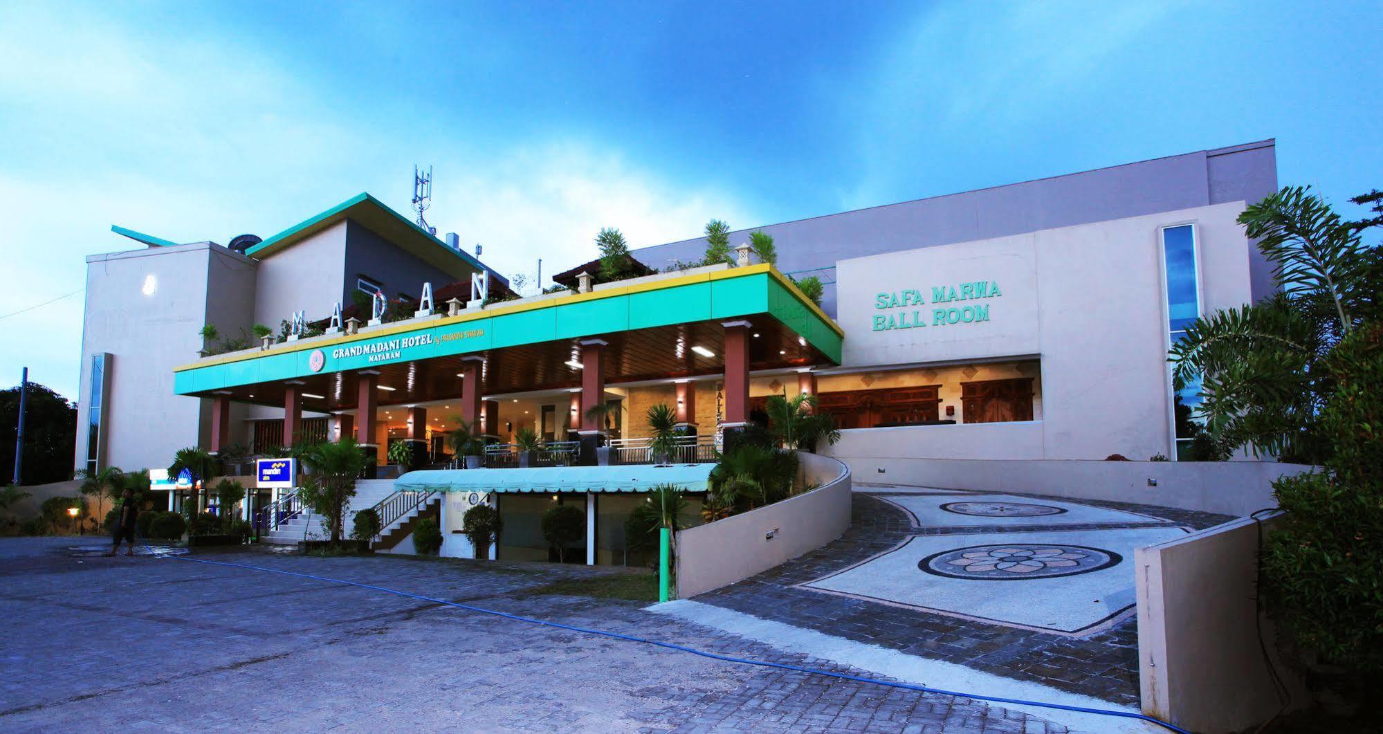 Grand Madani Hotel Матарам Экстерьер фото