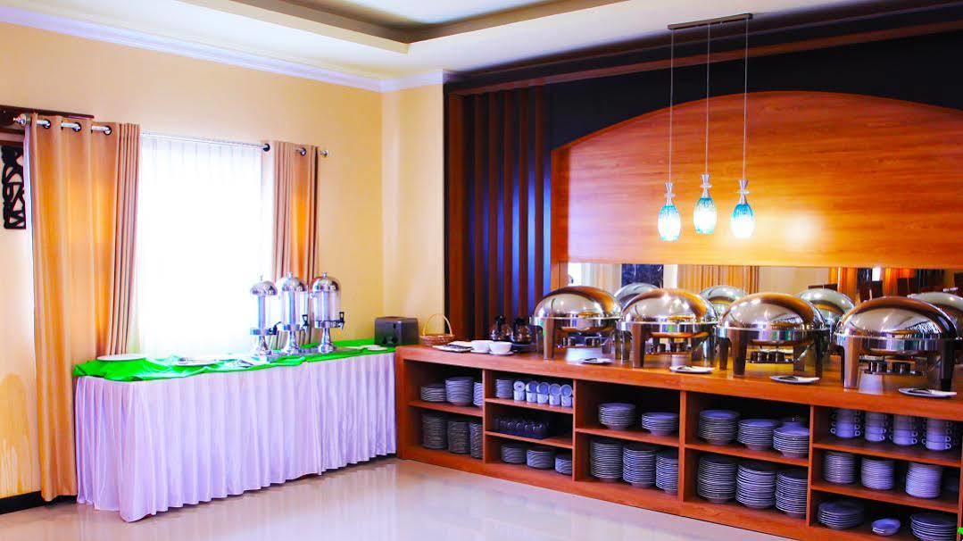 Grand Madani Hotel Матарам Экстерьер фото